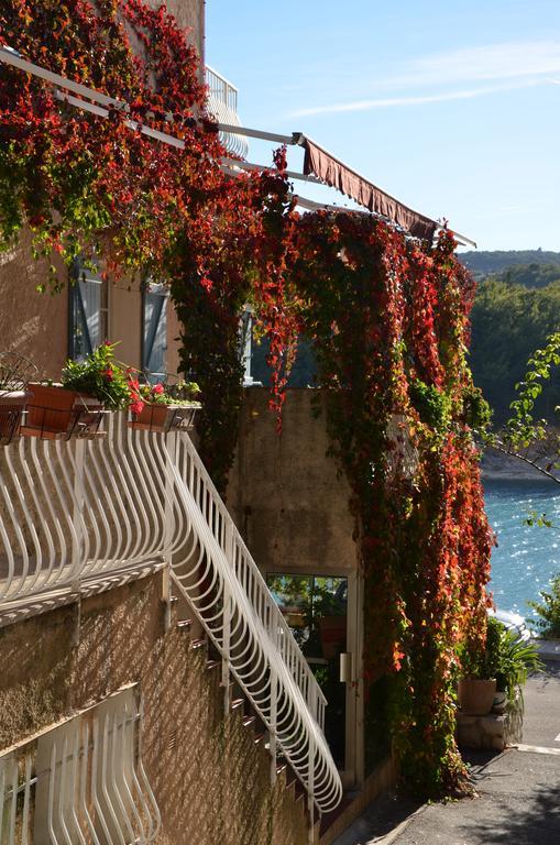 Auberge Du Lac Bauduen Exterior photo